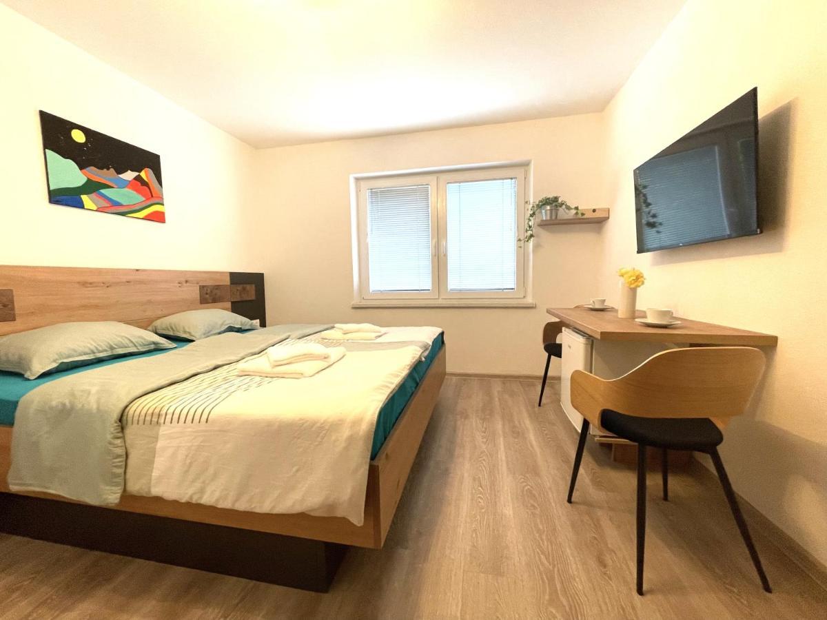 Apartments And Rooms Pri Baslju Церкно Екстериор снимка