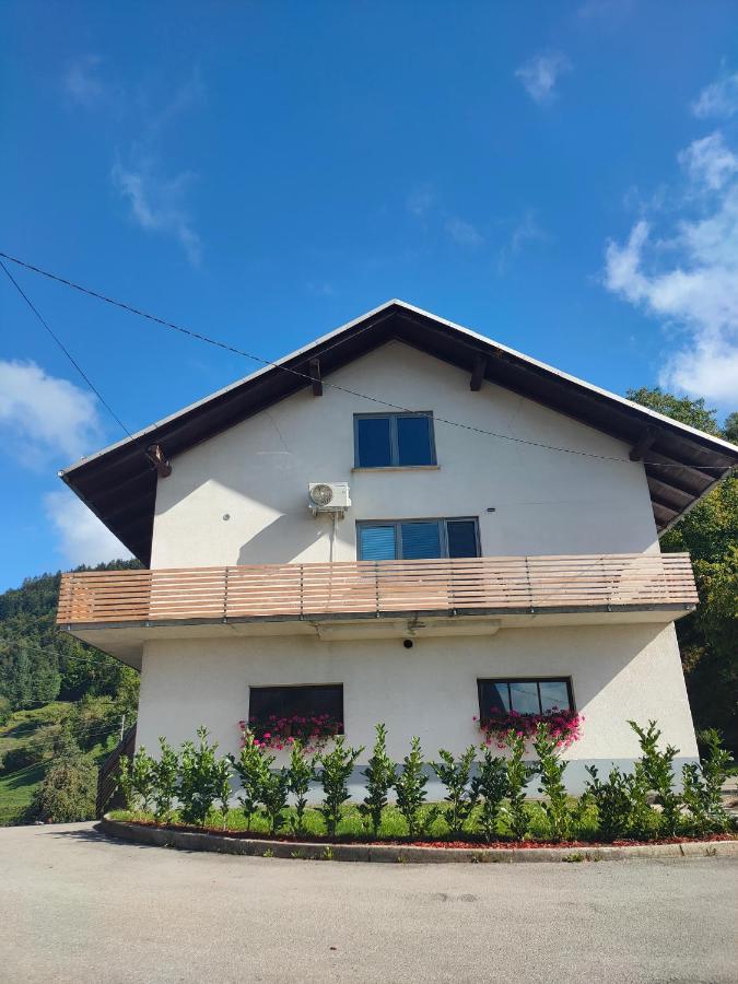 Apartments And Rooms Pri Baslju Церкно Екстериор снимка